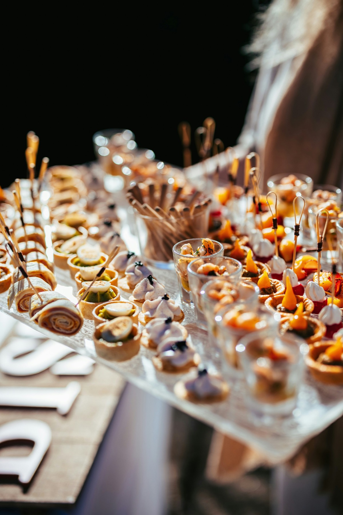 Pièces cocktail dressées pour un apéritif dînatoire